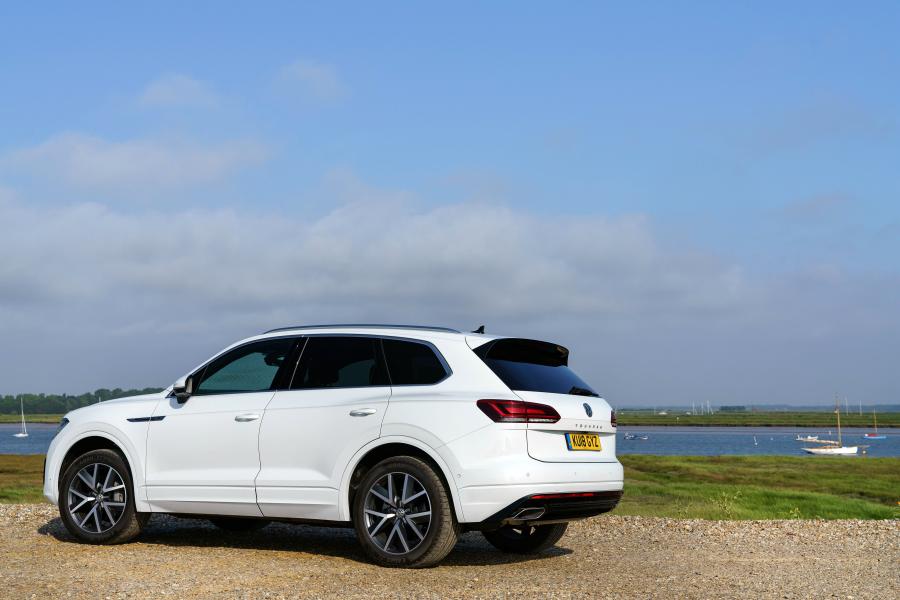  Volkswagen Touareg V6 TDI R-Line 2018 года  (UK) (фото 11 из 40)